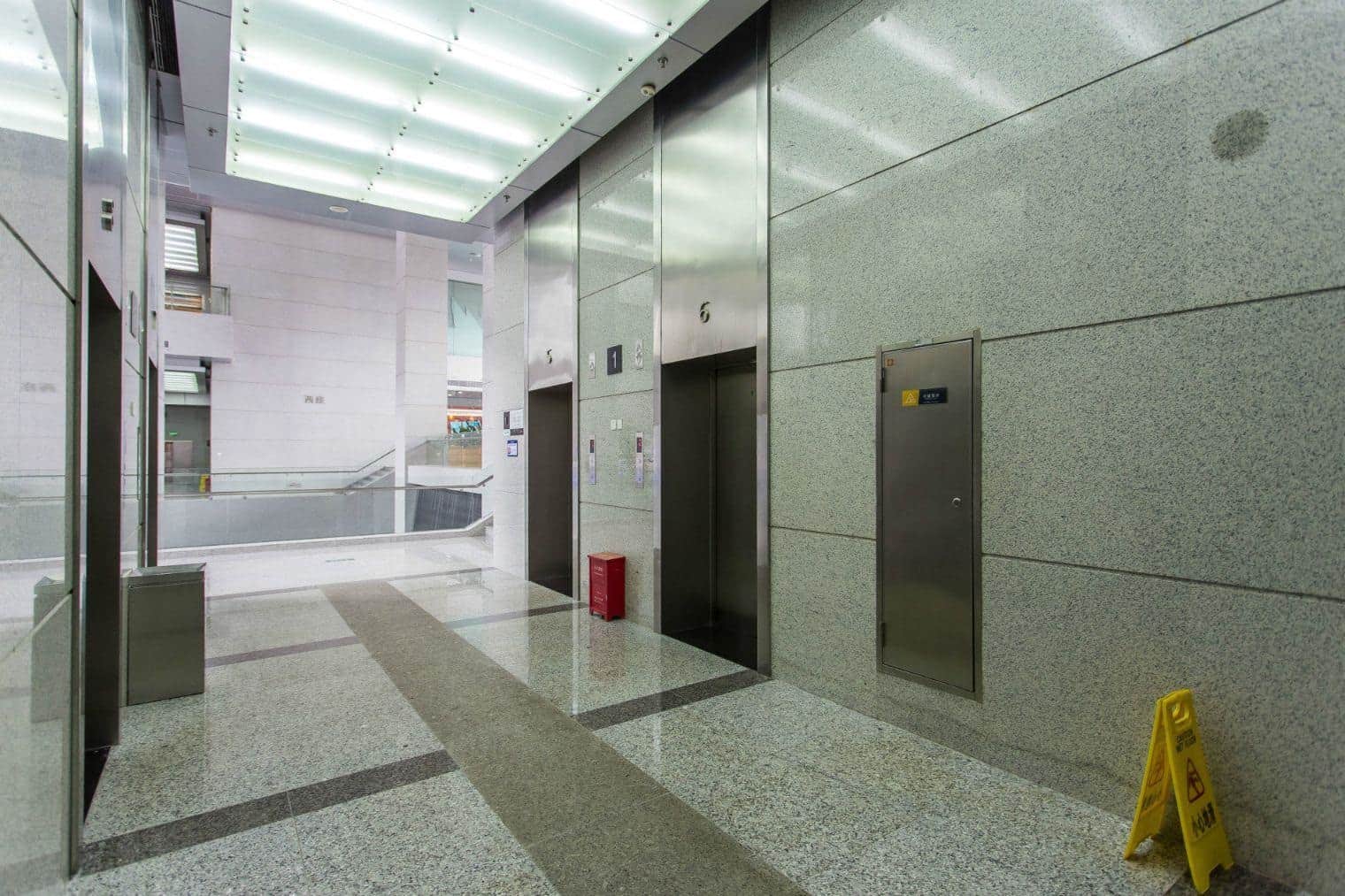 德赛科技大厦电梯图片