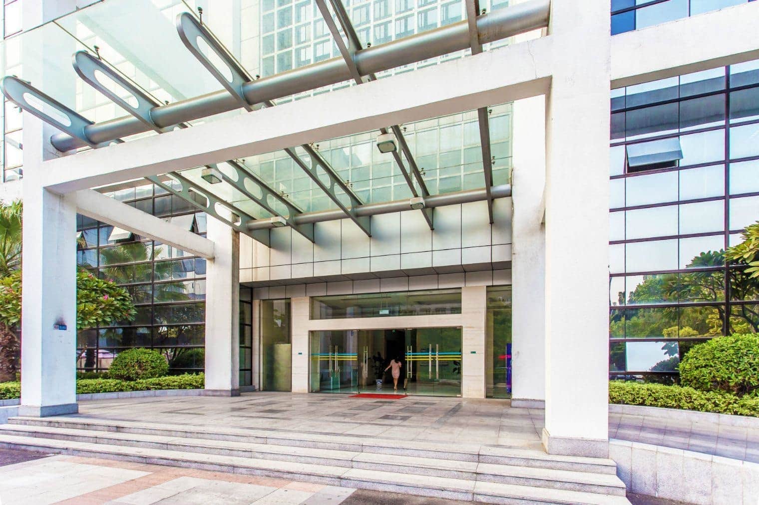 东方信息港电梯图片