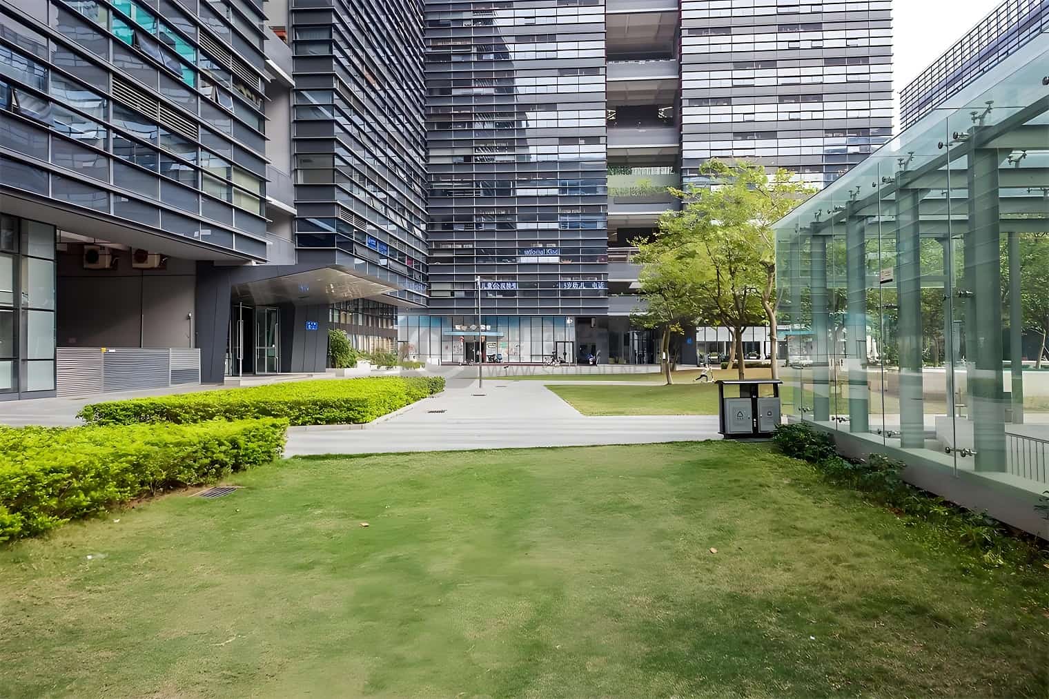 花样年美年广场电梯图片