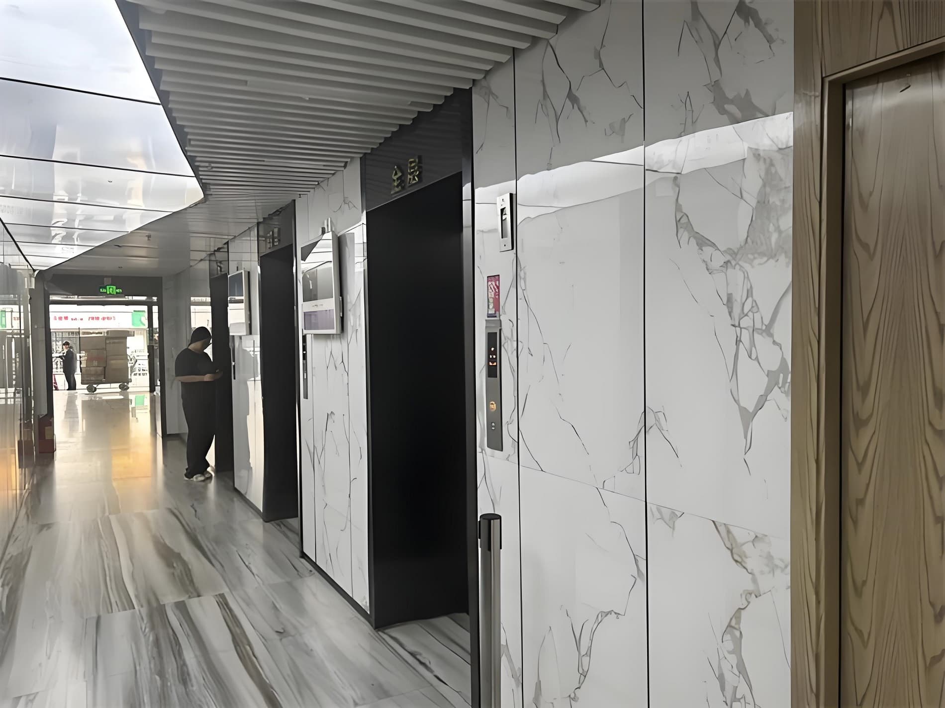 佳和华强大厦电梯图片