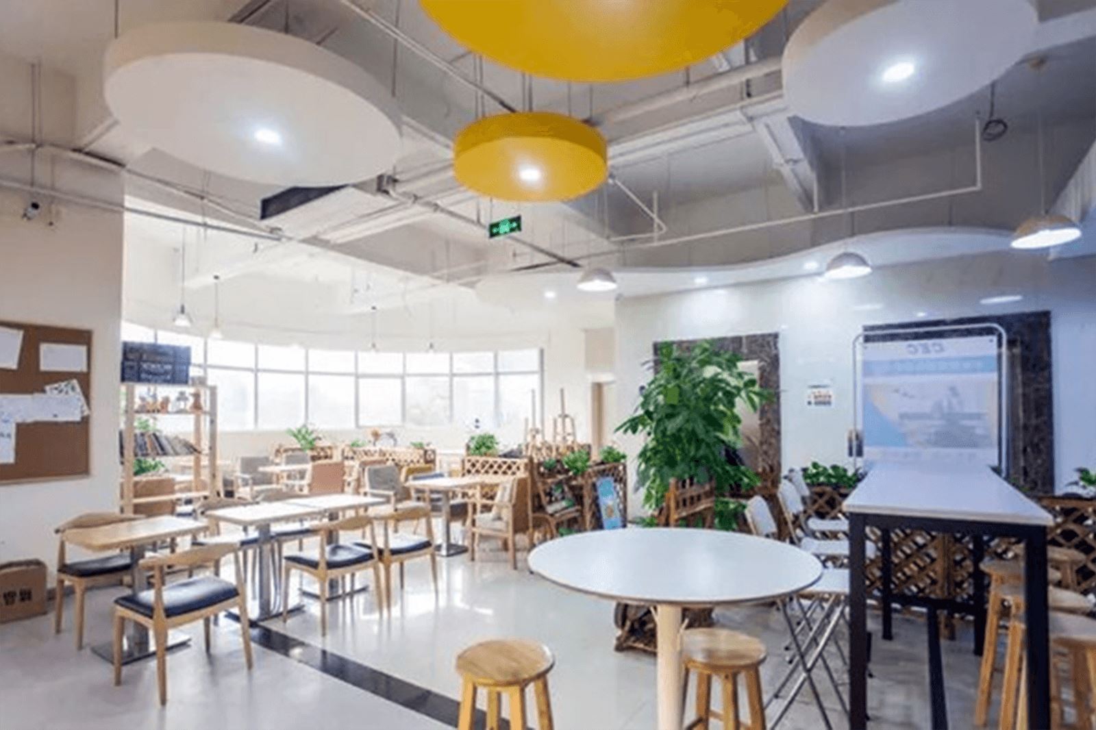 蓝马智造园电梯图片