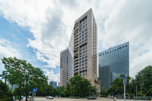 丽雅查尔顿广场外观图