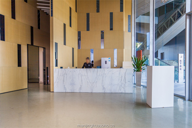 满京华SOHO艺峦电梯图片