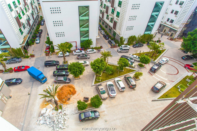 南山云谷创新产业园电梯图片