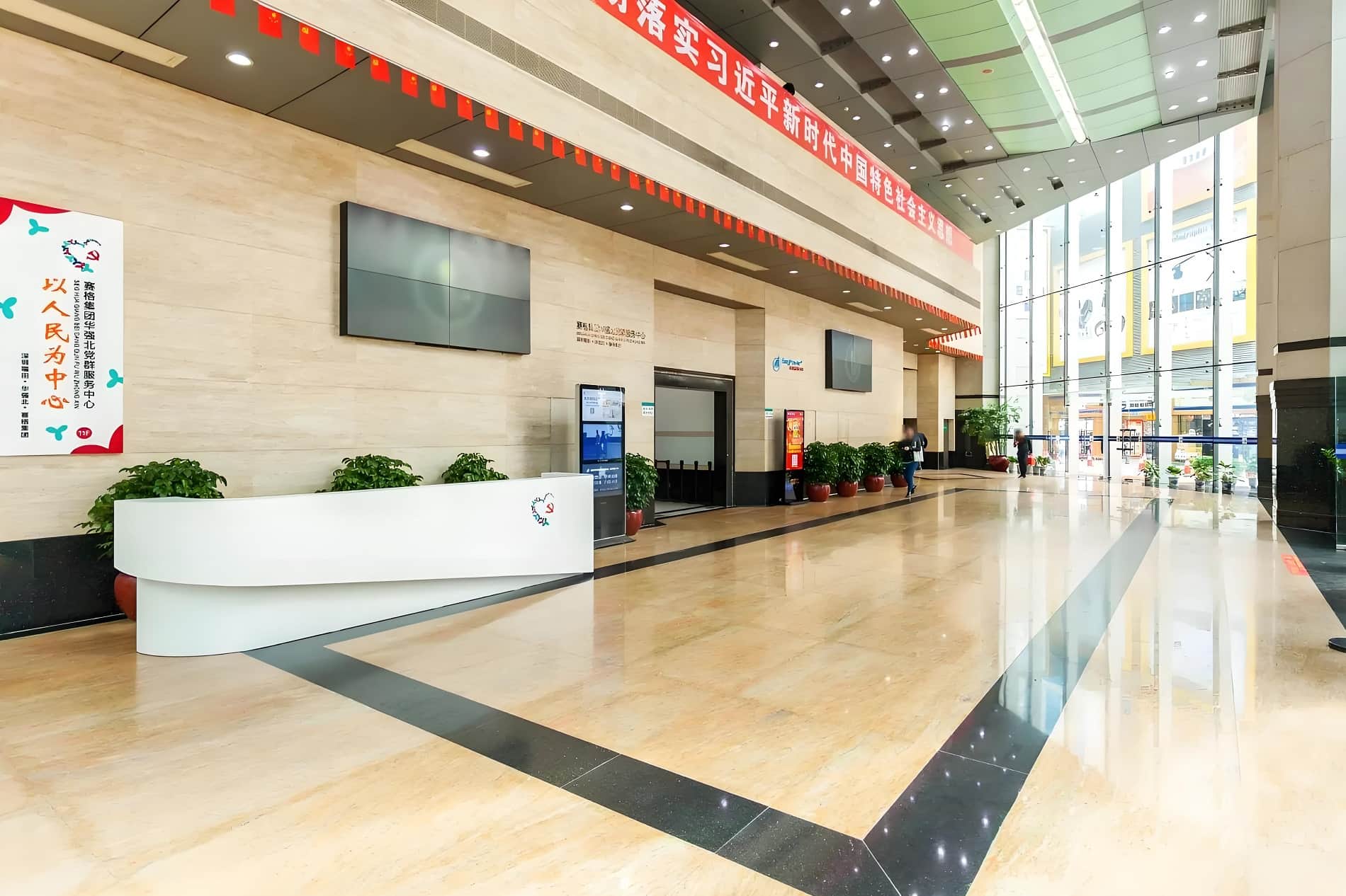 赛格广场电梯图片