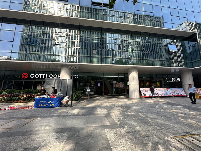 深创投广场电梯图片