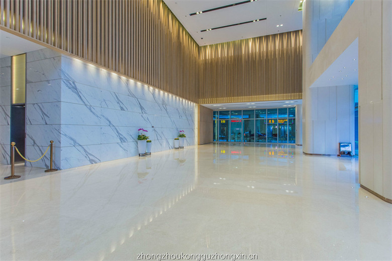 中洲控股金融中心电梯图片