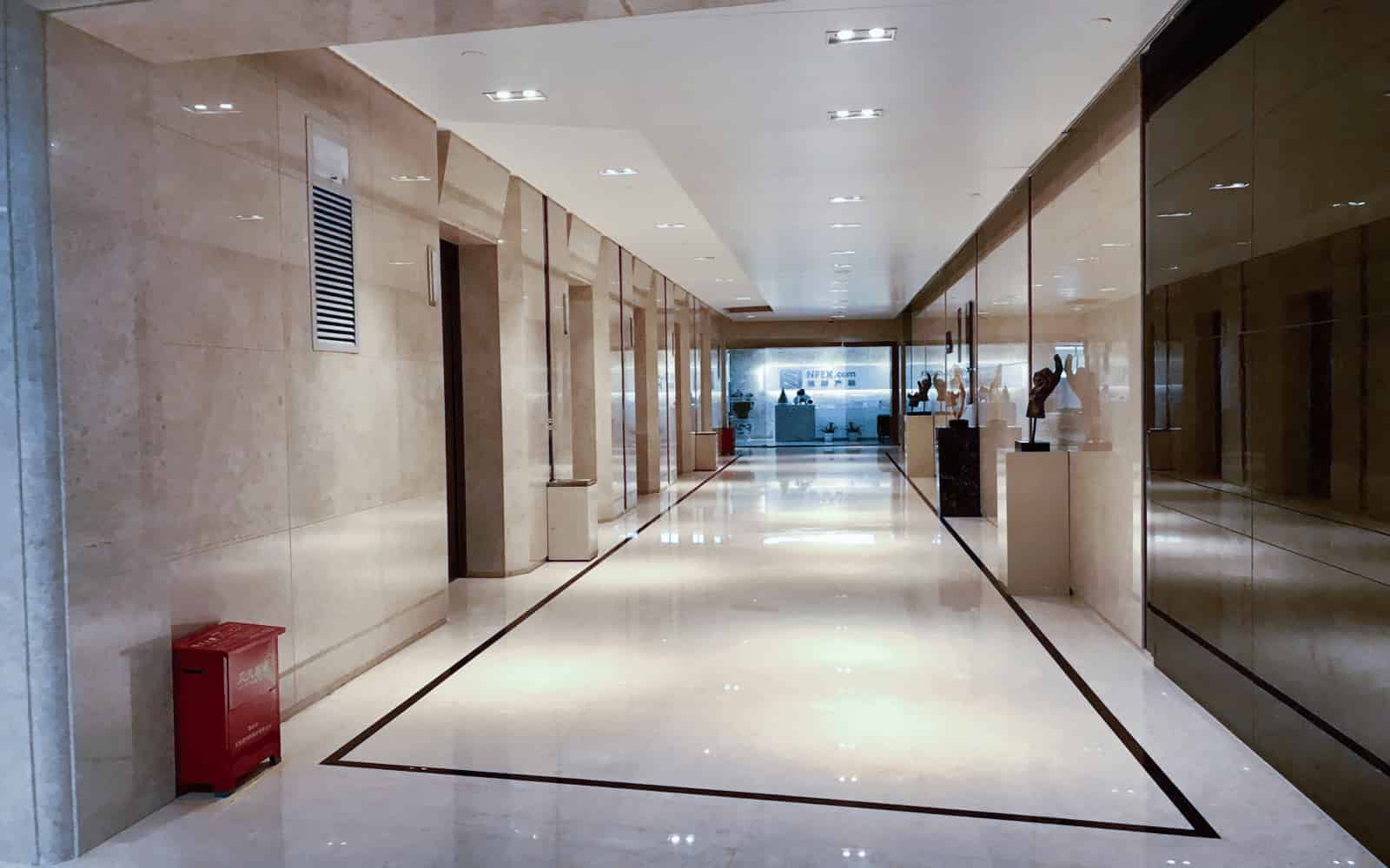 卓越前海壹号电梯图片